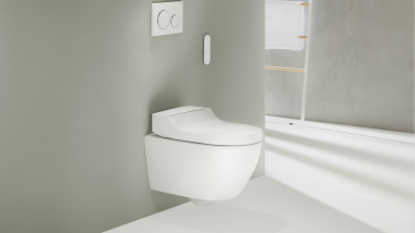 Geberit AquaClean Tuma Comfort s daljinskim upravljačem Sigma20.