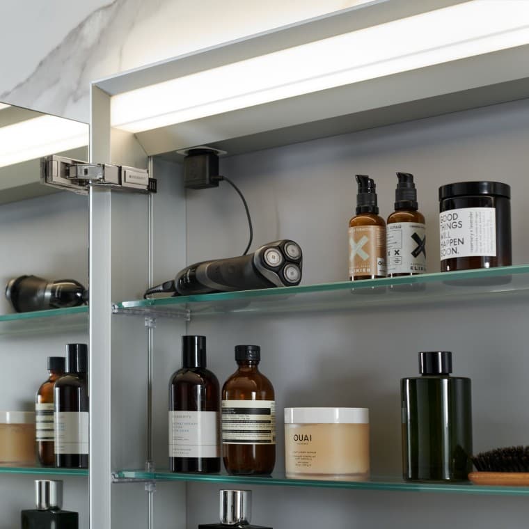 Otvoreni element s ogledalom Geberit ONE s funkcijom ComfortLight Otvoreni element s ogledalom Geberit ONE s funkcijom ComfortLight