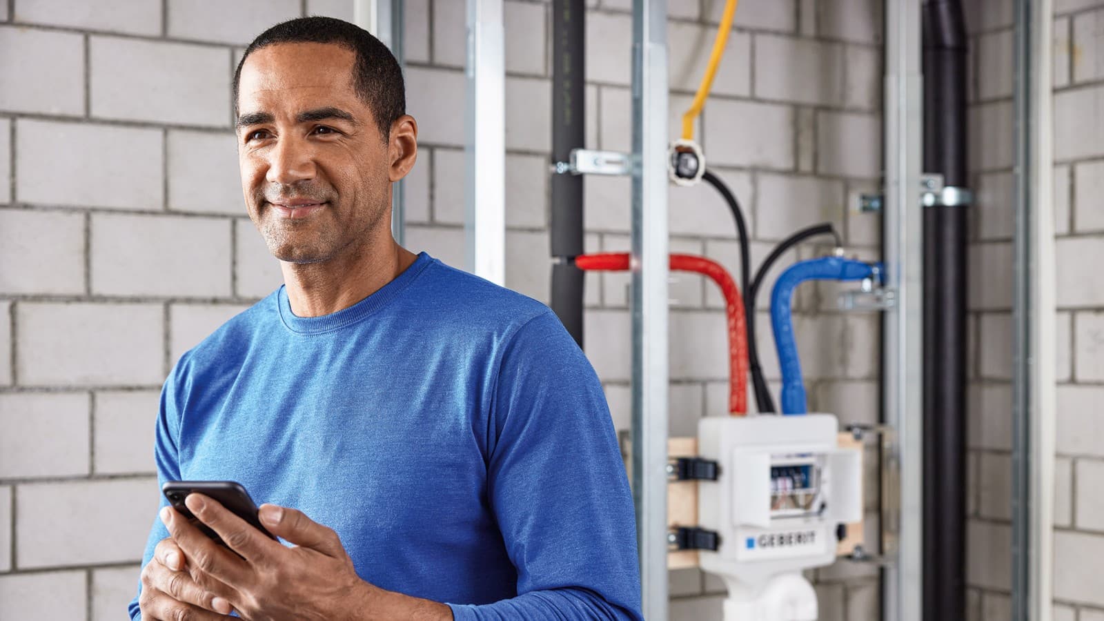 Geberit jedinica za higijensko ispiranje instalirana je i podešena pomoću aplikacije Geberit Control (© Geberit) Geberit jedinica za higijensko ispiranje instalirana je i podešena pomoću aplikacije Geberit Control (© Geberit)